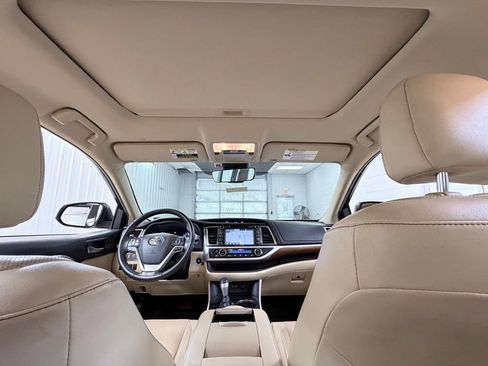 Used 2019 Toyota Highlander Limited FWD image 26