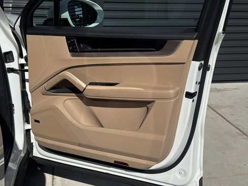 Used 2024 Porsche Cayenne image 19