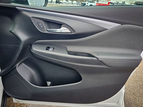 Used 2025 Buick Envista Preferred image 40