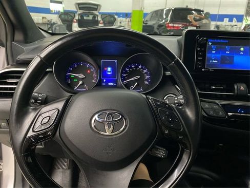 Used 2018 Toyota C-HR XLE FWD image 21