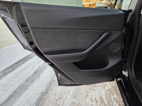 Used 2021 Tesla Model Y Long Range image 27