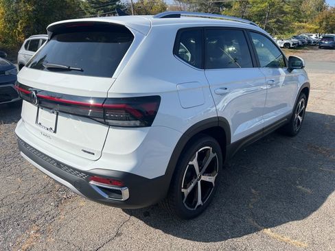 New 2025 Volkswagen Taos SEL image 6