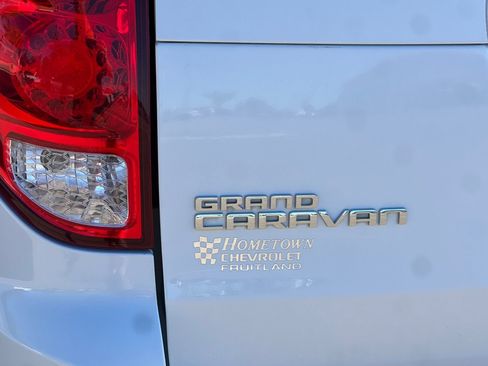 Used 2016 Dodge Grand Caravan SE FWD image 22