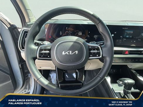 Used 2025 Kia Sorento EX w/ Panoramic Sunroof Package AWD/4WD image 13