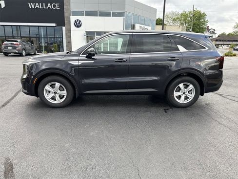 New 2025 Kia Sorento LX image 3