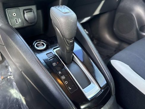 Used 2022 Nissan Versa SV image 29