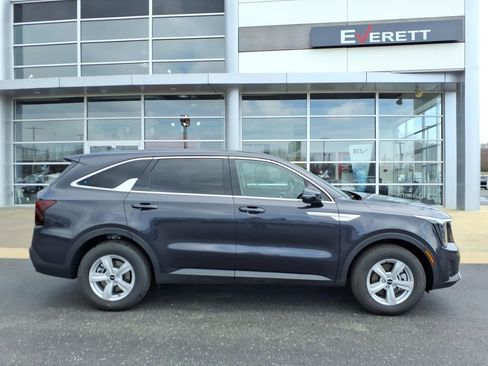 New 2026 Kia Sorento LX FWD image 2