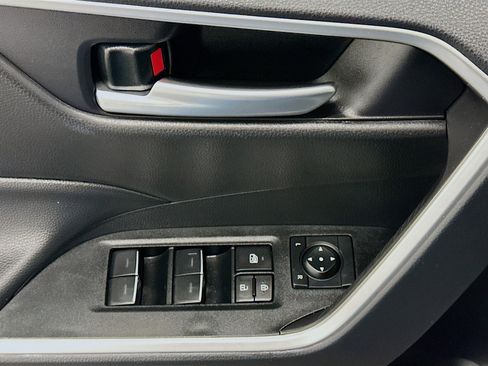 Used 2025 Toyota RAV4 XLE image 15