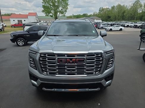 Used 2025 GMC Yukon XL Denali w/ Sun & Power Step Package image 3