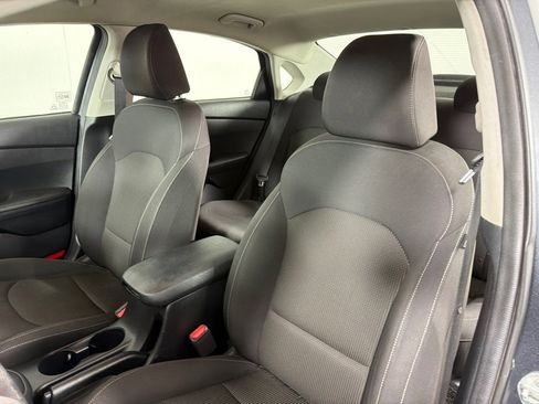 Used 2019 Kia Forte LXS FWD image 12