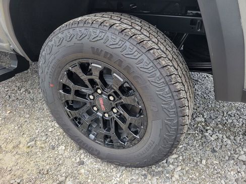 New 2026 GMC Canyon Elevation w/ Convenience Package RWD image 9