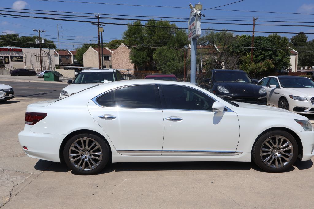 Used 2013 Lexus LS 460 w/ Comfort Pkg RWD image 9