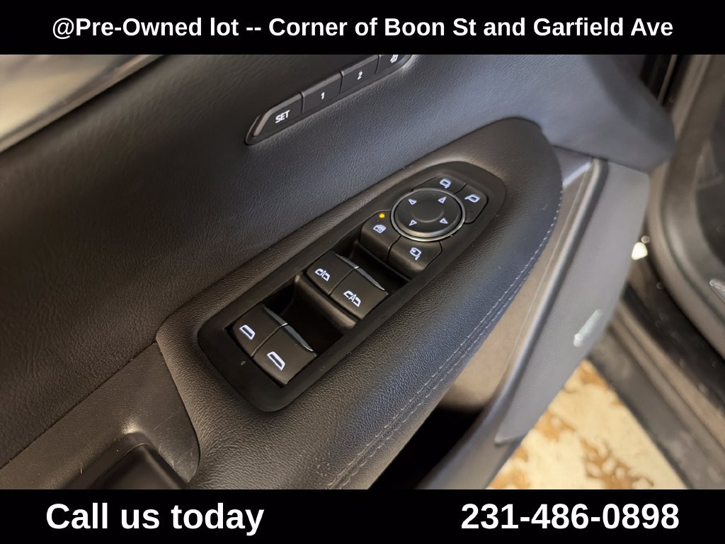 Used 2022 Cadillac XT5 Premium Luxury AWD/4WD image 16