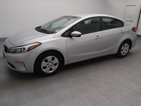 Used 2018 Kia Forte LX w/ LX Rear Camera Package image 2