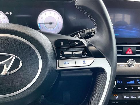 Used 2023 Hyundai Elantra Limited image 20