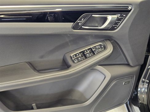 New 2025 Porsche Macan image 15