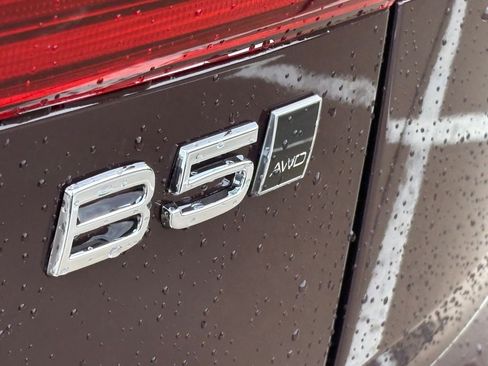 New 2026 Volvo XC60 B5 Ultra w/ Protection Package Premier image 9