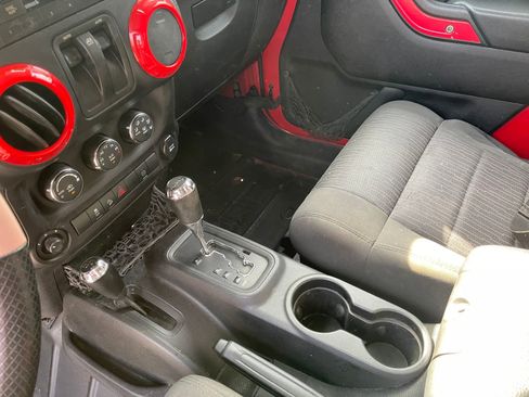 Used 2012 Jeep Wrangler Sahara w/ Connectivity Group image 18