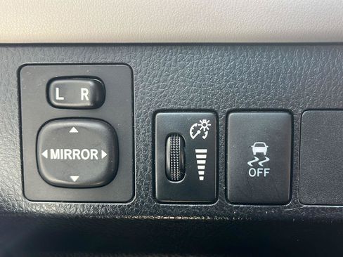 Used 2013 Toyota RAV4 LE AWD/4WD image 7