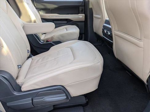Used 2023 Ford Expedition Limited image 20