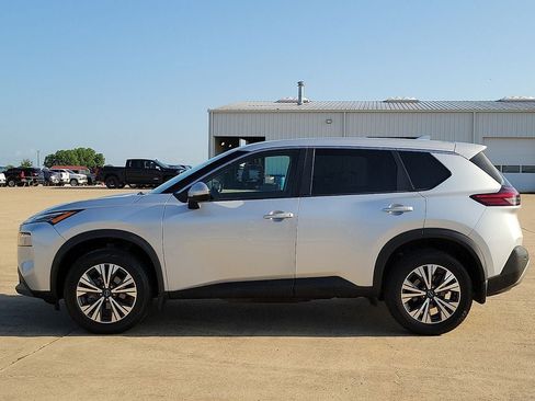 Used 2022 Nissan Rogue SV FWD image 3