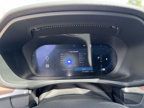 Used 2025 Volvo V60 B5 Cross Country Plus image 11