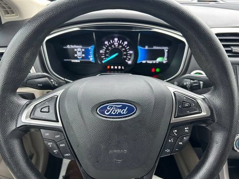 Used 2018 Ford Fusion SE FWD image 15