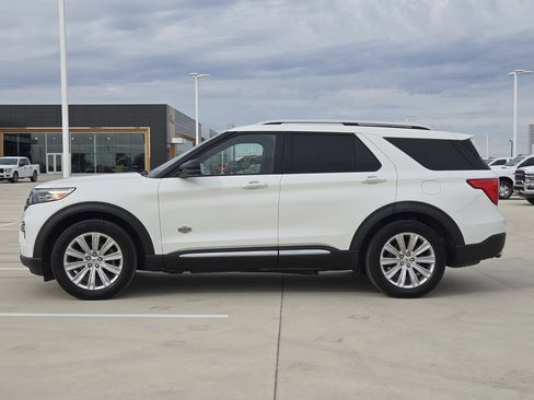 Used 2021 Ford Explorer King Ranch w/ Premium Technology Package image 5
