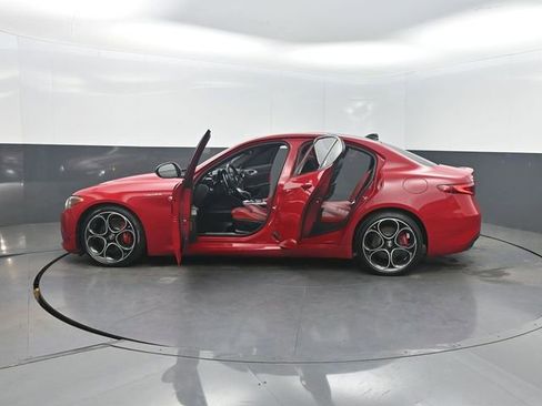 Used 2023 Alfa Romeo Giulia Veloce RWD image 39