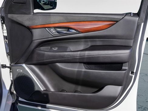 Used 2019 Cadillac Escalade Luxury image 29