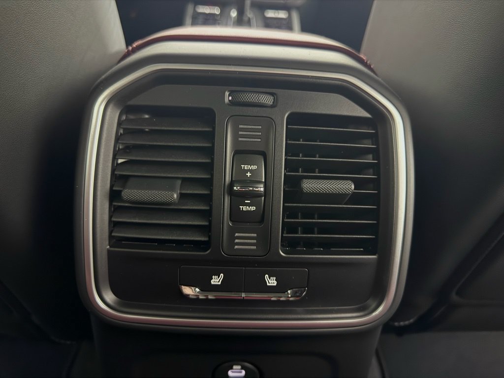 Certified 2026 Porsche Macan AWD/4WD image 29