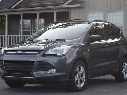 Used 2016 Ford Escape SE w/ SE Leather Comfort Package AWD/4WD image 1