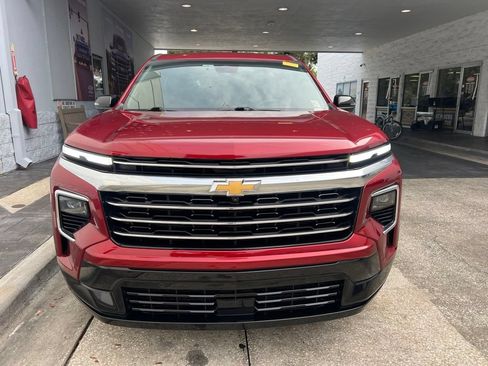 Used 2025 Chevrolet Traverse High Country AWD/4WD image 2
