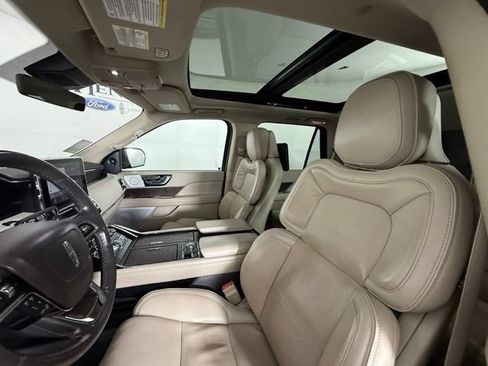 Used 2019 Lincoln Navigator Reserve AWD/4WD image 14