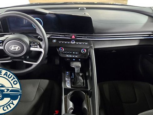 Used 2024 Hyundai Elantra Blue image 27