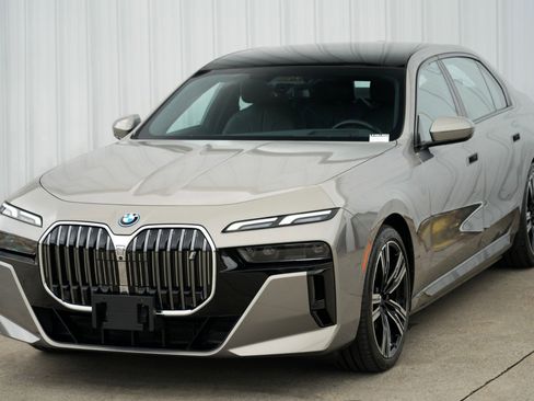 Used 2023 BMW i7 xDrive60 image 56