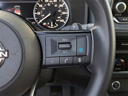 Used 2023 Nissan Rogue SV image 24