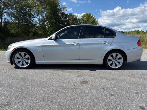 Used 2011 BMW 328i Sedan RWD image 2