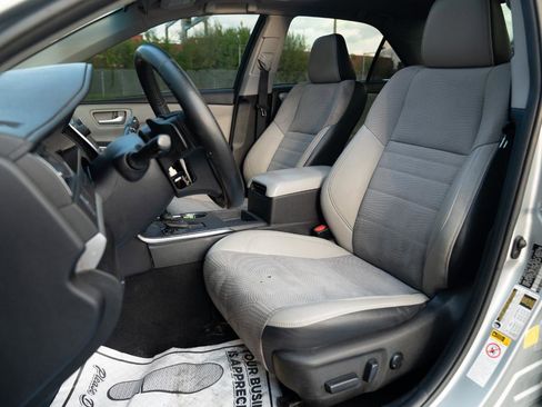 Used 2016 Toyota Camry SE w/ Moonroof Package FWD image 18