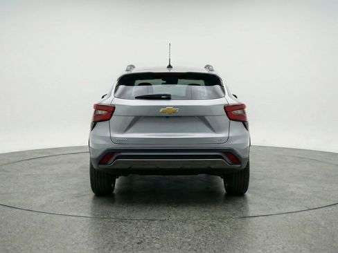 Used 2025 Chevrolet Trax LT image 7