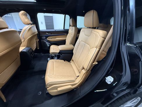 Used 2022 Jeep Grand Cherokee L Summit w/ Luxury Tech Group V image 30