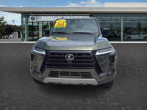 Used 2024 Lexus GX 550 AWD/4WD image 2