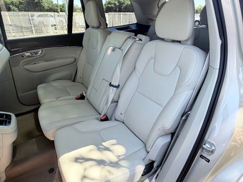 Used 2016 Volvo XC90 T6 Momentum w/ Momentum Plus Package AWD/4WD image 9