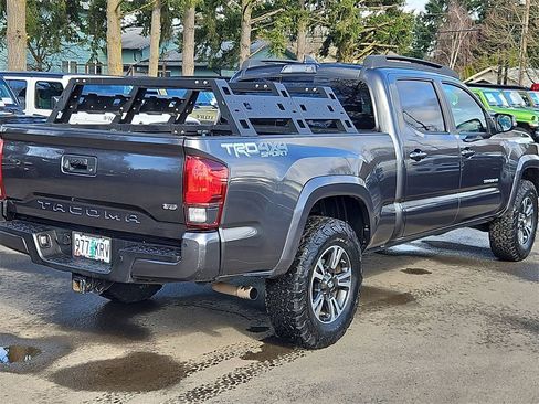 Used 2018 Toyota Tacoma TRD Sport w/ Technology Package image 7