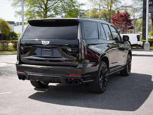 Used 2026 Cadillac Escalade V w/ LPO, ONYX Package image 10