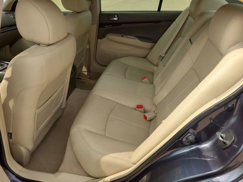 Used 2013 INFINITI G37 x w/ Premium Pkg image 7