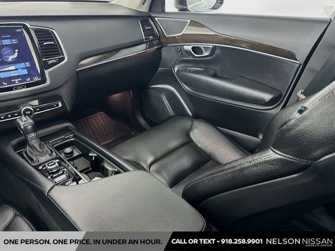 Used 2017 Volvo XC90 T6 Momentum w/ Vision Package image 24