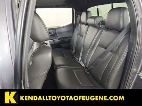 Used 2017 Toyota Tacoma TRD Sport image 22