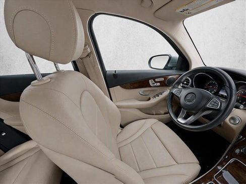Used 2017 Mercedes-Benz GLC 300 4MATIC image 21