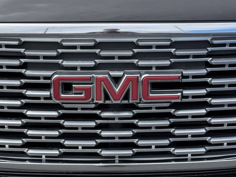 Used 2019 GMC Yukon XL Denali w/ Denali Ultimate Package AWD/4WD image 5